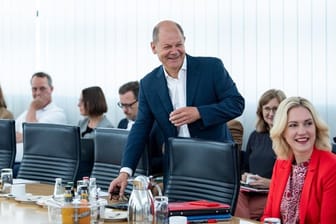 Finanzminister Olaf Scholz und Mecklenburg-Vorpommerns Ministerpräsidentin Manuela Schwesig während der Sitzung des SPD-Präsidiums im Willy-Brandt-Haus.