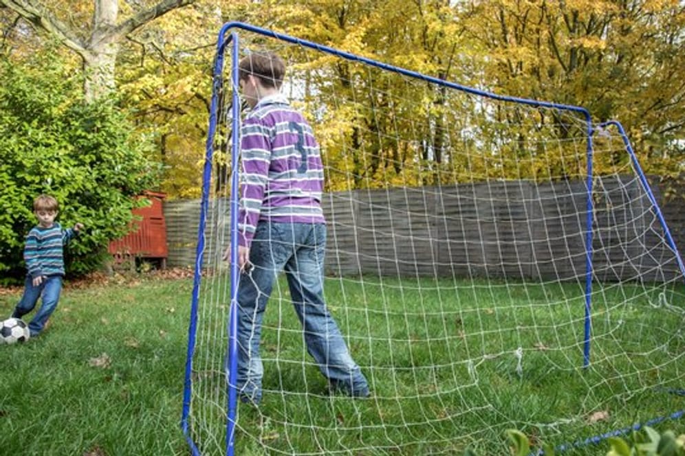 Beim Spielen im Garten fliegt schnell mal ein Ball aufs angrenzende Grundstück.