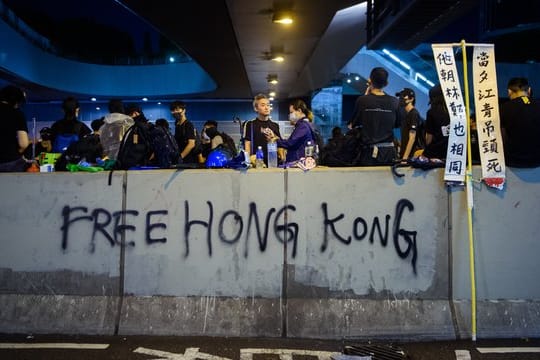 Allen Drohungen aus Peking zum Trotz sind in Hongkong wieder mehr als eine Million Anhänger der Demokratiebewegung auf die Straße gegangen.