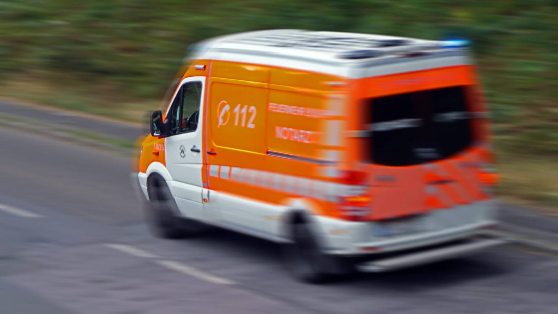 Rettungsdienst in der Stadt: Besonders in der Ferienzeit gibt es viele Baustellen, die die Einsätze schwieriger machen. (Symbolbild)