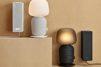 Das Werbebild zeigt den neuen Sonos-Lautsprecher "Symfonisk": Die Möbelhauskette Ikea kooperiert verstärkt mit Elektronikherstellern.