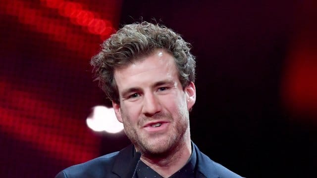 Luke Mockridge hat mit seinem Auftritt im "ZDF-Fernsehgarten" für reichlich Wirbel gesorgt. Luke Mockridge hat mit seinem Auftritt im "ZDF-Fernsehgarten" für reichlich Wirbel gesorgt.