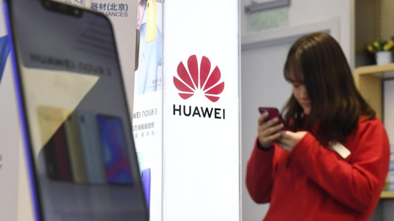 Huawei ist ein führender Ausrüster von Mobilfunk-Netzen unter anderem in Europa und der zweitgrößte Smartphone-Anbieter der Welt.