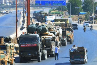 Türkischer Militärkonvoi in der nordsyrischen Provinz Idlib: Das mit Russland verbündete Assad-Regime wirft Ankara vor, Waffen an syrische Rebellen zu liefern.