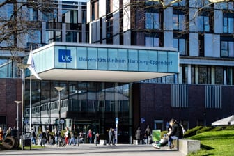 Das Universitätsklinikum Hamburg-Eppendorf: Aus der geschlossenen Abteilung der Psychiatrie ist ein 27-Jähriger geflohen. (Symbolfoto)