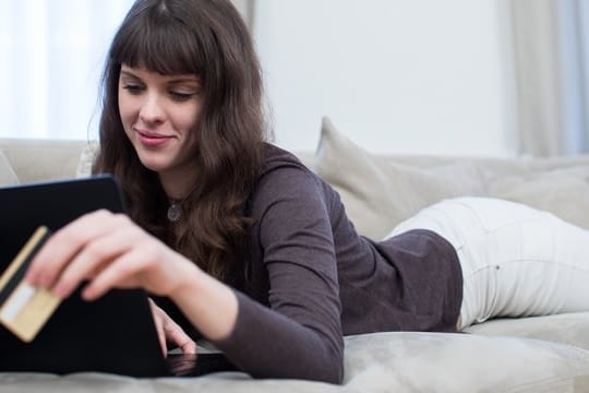Wer sein Konto online verwaltet, bekommt oft günstigere Konditionen. Wer sein Konto online verwaltet, bekommt oft günstigere Konditionen.