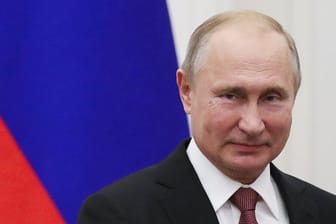Der russische Präsident Wladimir Putin wird von den Deutschen als deutlich vertrauenswürdiger angesehen als US-Präsident Donald Trump.