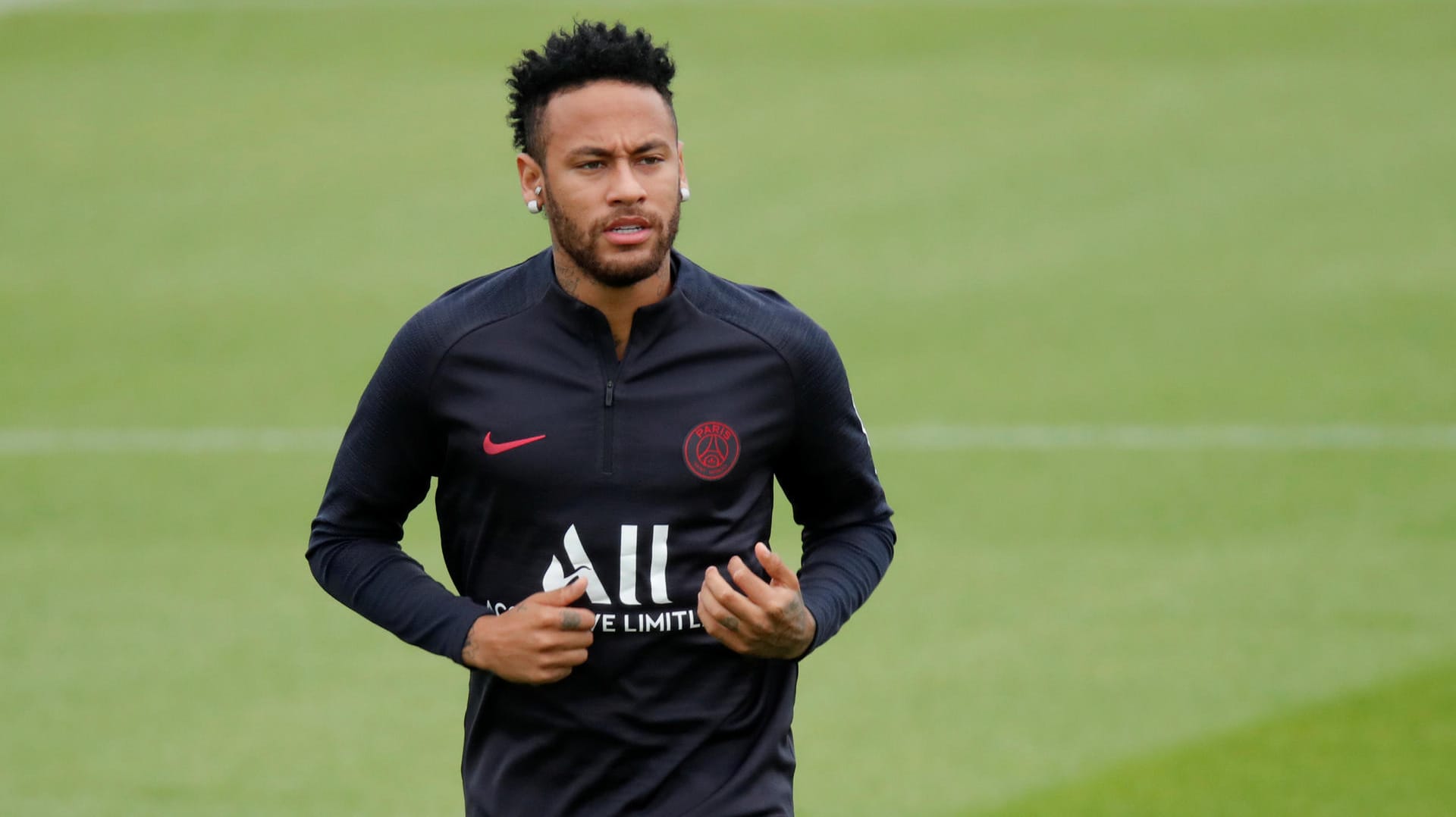 Neymar im Training von Paris Saint-Germain: Der Brasilianer könnte ein Wettbieten zwischen Top-Klubs auslösen.