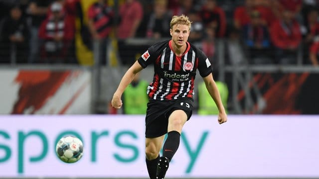 Eintracht Frankfurts Martin Hinteregger hatte im Spiel gegen 1899 Hoffenheim einen Wadenkrampf. Eintracht Frankfurts Martin Hinteregger hatte im Spiel gegen 1899 Hoffenheim einen Wadenkrampf.