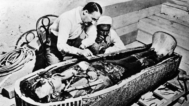 Howard Carter (l.): Der britische Archäologe entdeckte 1922 das Grab des Tutanchamun im Tal der Könige.