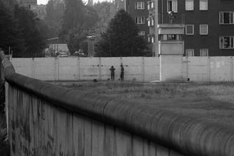 Der Todesstreifen zwischen Berlin-Neukölln und Berlin-Treptow im Jahr 1987: Eine neue App lässt Nutzer die Berliner Mauer erkunden.