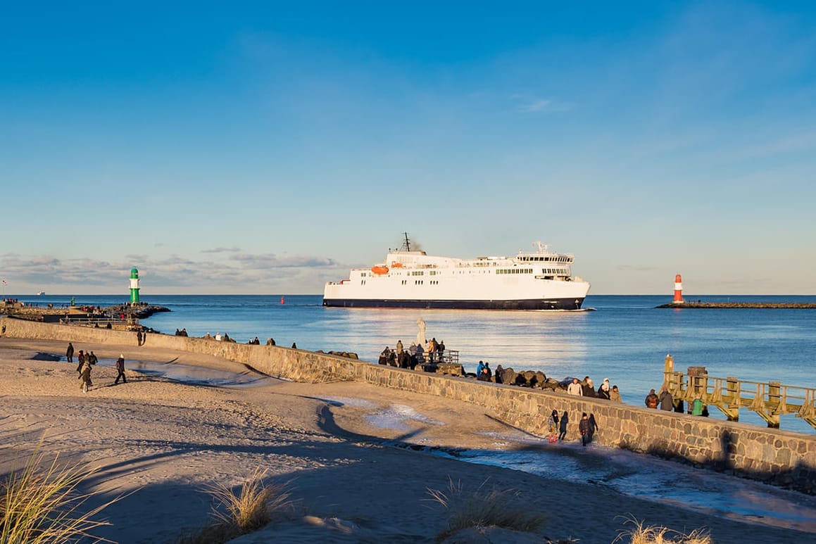 Warnemünde: Auf der "AIDAmar" können Urlauber von der deutschen Ostsee aus Fjorde in Norwegen entdecken.