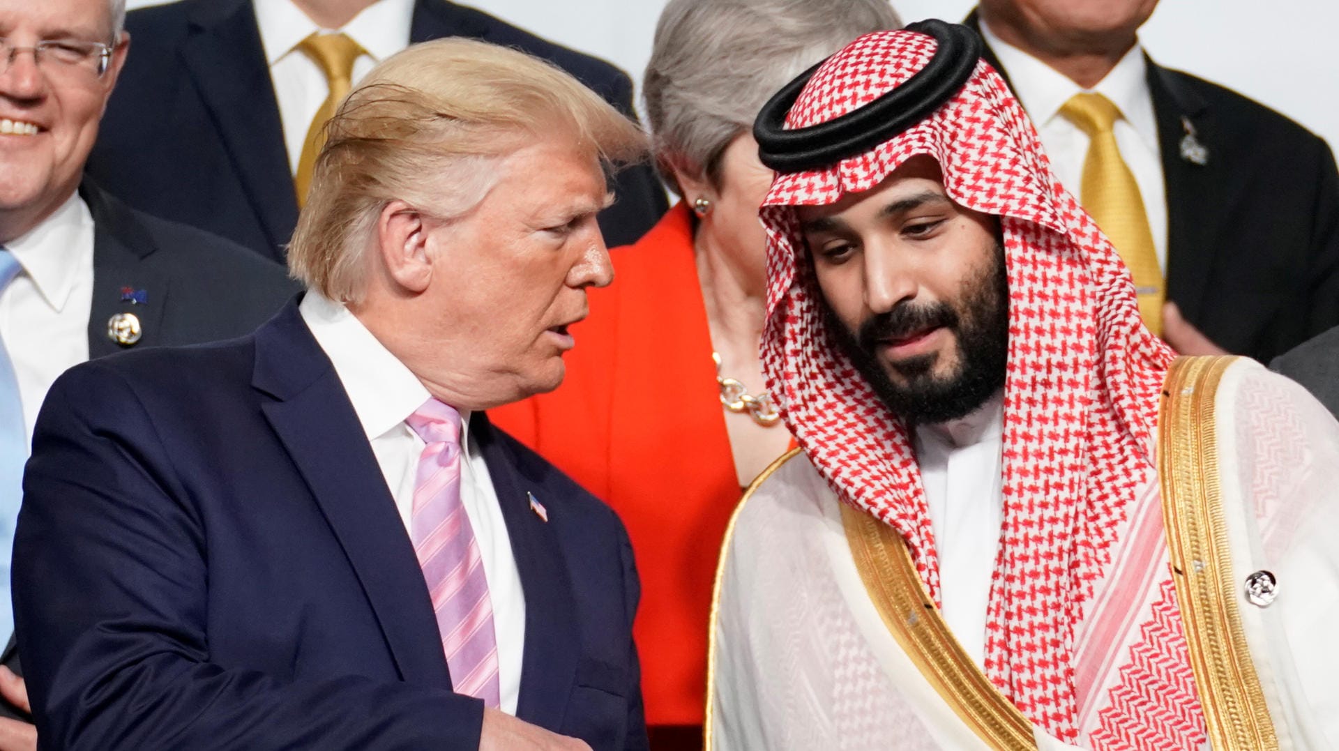 US-Präsident Donald Trump spricht mit dem saudischen Kronprinzen Muhammed bin Salman: Der ehemalige CIA-Agent Robert Baer hält Trumps Schwatzhaftigkeit für ein Sicherheitsrisiko.