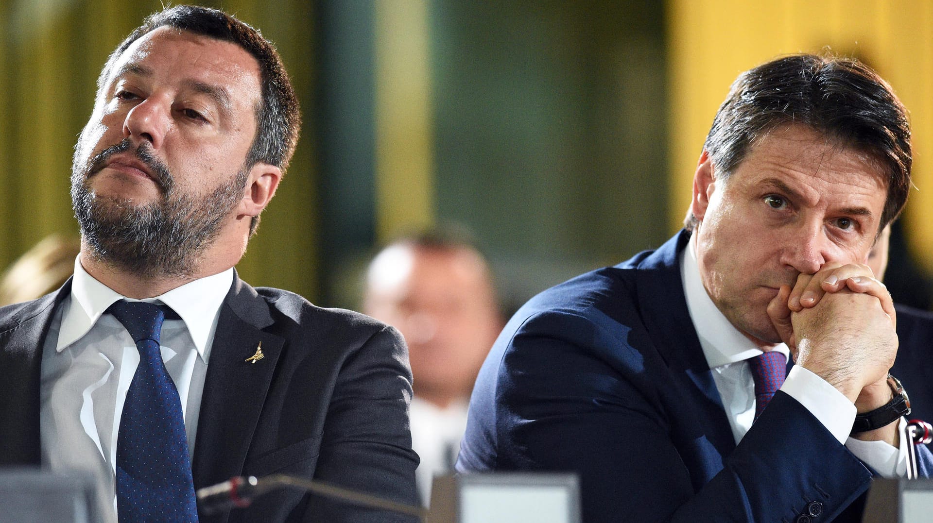 Innenminister Matteo Salvini (l.) und Ministerpräsident Giuseppe Conte: Die Regierungskoalition aus rechtsradikaler Lega und populistischer Fünf-Sterne-Bewegung ist am Ende.