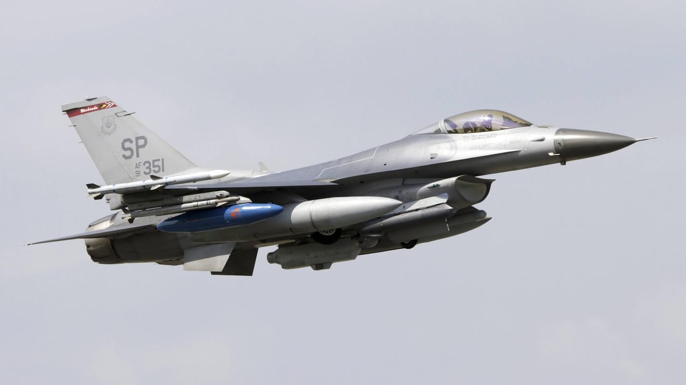 Ein F-16-Kampfjet der amerikanischen Air Force (Symbolbild): Viele Nachbarn Chinas sehen die militärische Aufrüstung Pekings mit großer Sorge.