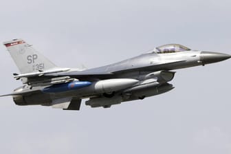 Ein F-16-Kampfjet der amerikanischen Air Force (Symbolbild): Viele Nachbarn Chinas sehen die militärische Aufrüstung Pekings mit großer Sorge.