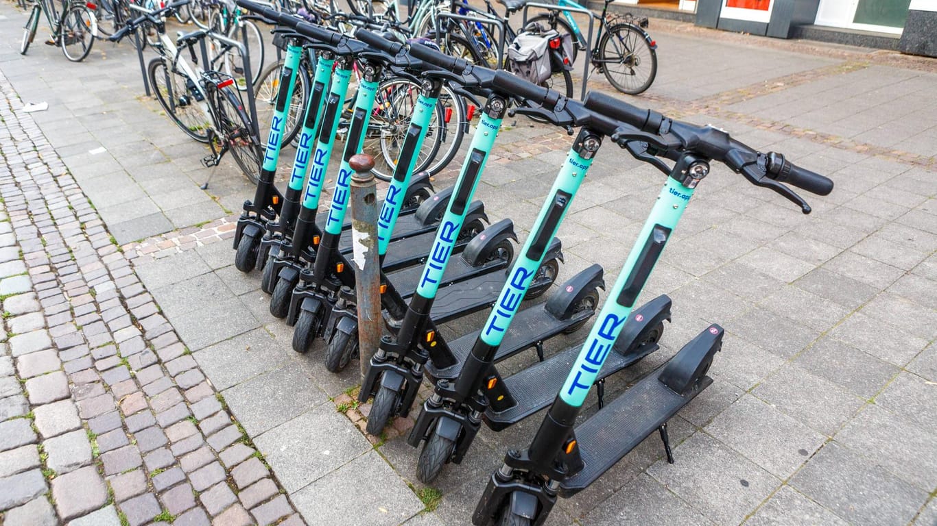 E-Scooter des Anbieters "Tier Mobility": In Mainz weitet die Polizei nun die Kontrollen aus.