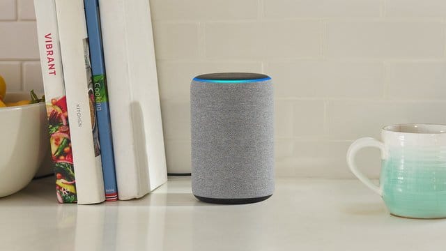 Über den Echo Plus und andere Smartspeaker von Amazon können Nutzer fortan auch in Deutschland Inhalte von Apple Music hören.