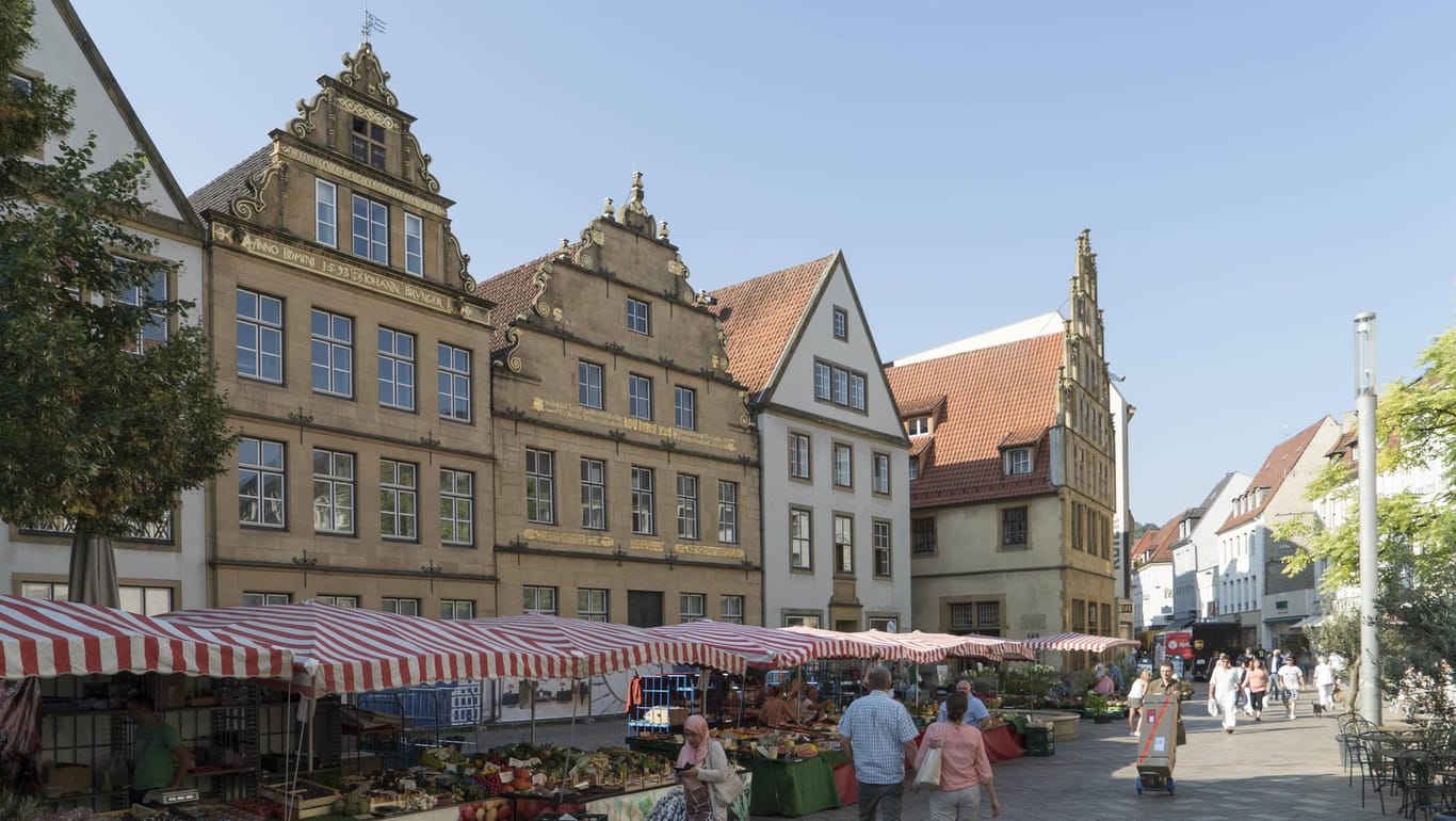 Alter Markt mit historischen Giebelhäusern am Alten Markt in Bielefeld: Alles nur ein Fake?