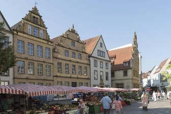 Alter Markt mit historischen Giebelhäusern am Alten Markt in Bielefeld: Alles nur ein Fake?