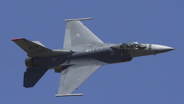 Die USA wollen Taiwan trotz des Widerstands von China F-16-Kampfjets im Wert von acht Milliarden Dollar verkaufen. Die USA wollen Taiwan trotz des Widerstands von China F-16-Kampfjets im Wert von acht Milliarden Dollar verkaufen.