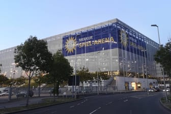 Merkur Spiel-Arena in Düsseldorf: Der mutmaßliche Täter ist bereits bei vorherigen Spielen ins Visier der Polizei geraten.