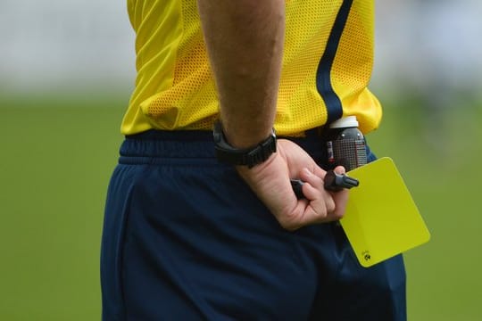 Auch die Trainer können eine Gelbe Karte gezeigt bekommen.