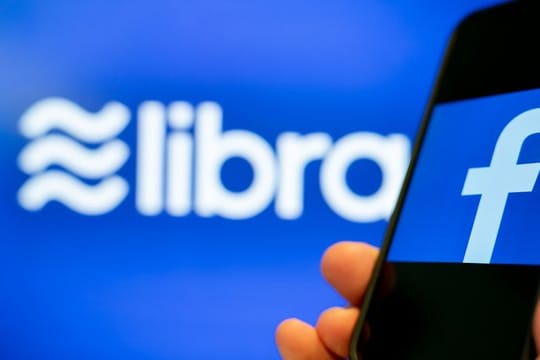 Die Pläne des US-Riesen Facebook für die Digitalwährung Libra rufen auch die EU-Kommission auf den Plan.