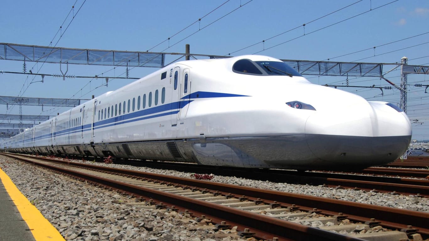 Der Shinkansen-Zug (Symbolbild): Der Zug raste mit 280 km/h mit offener Tür durch Japan.