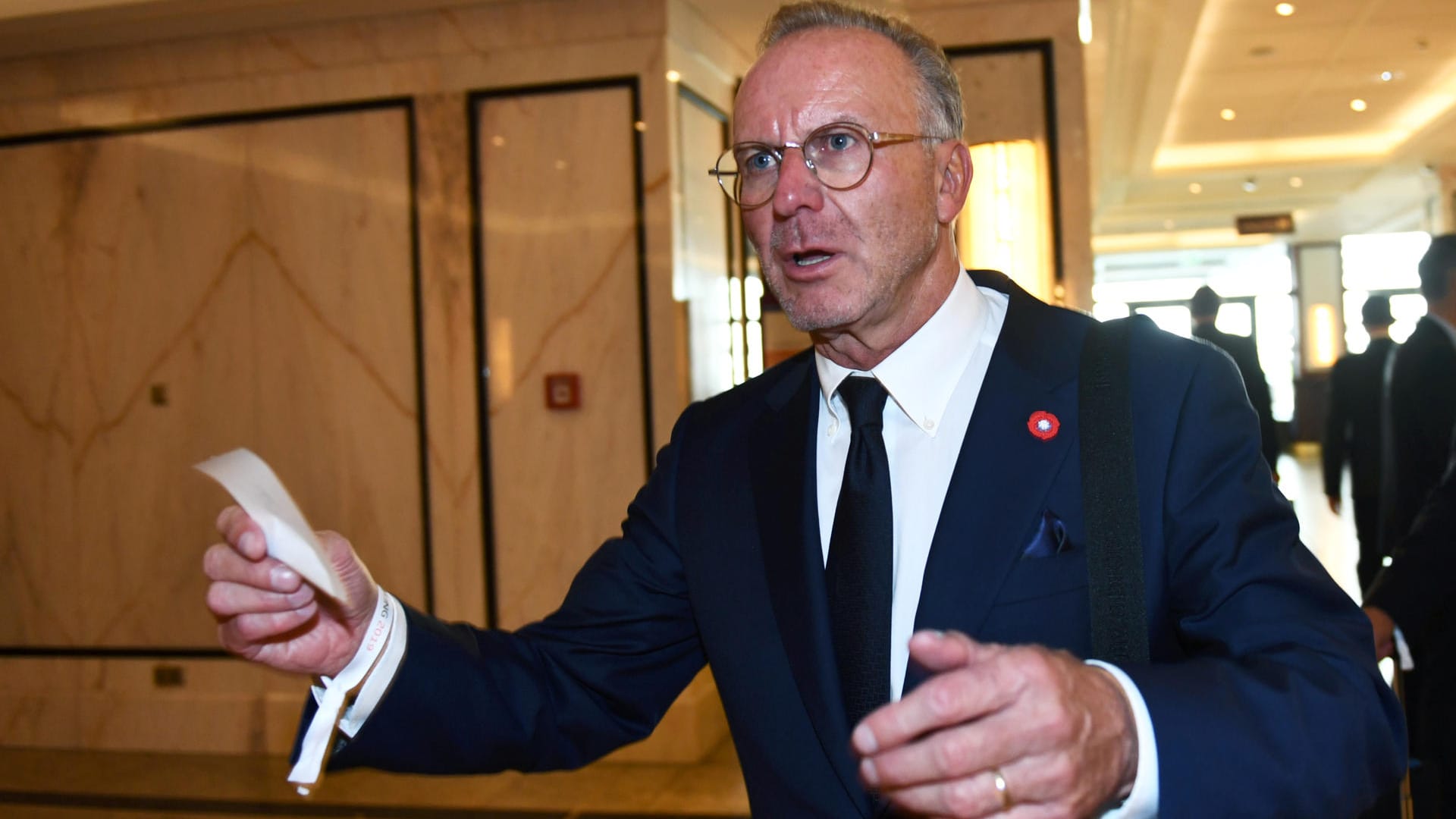 Bayern-Boss Karl-Heinz Rummenigge lässt die Transfer-Tür offen.