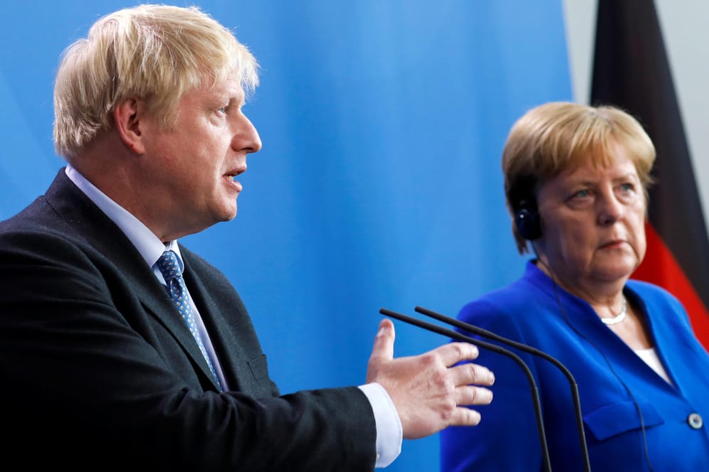 Boris Johnson und Angela Merkel auf der Pressekonferenz: Der britische Premier zeigte sich optimistisch, eine Brexit-Lösung finden zu können.