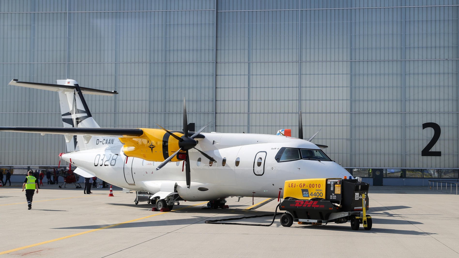 Eine Dornier 328 auf dem Flughafen Leipzig: Eine Neuauflage des Modells soll dort künftig gebaut werden.