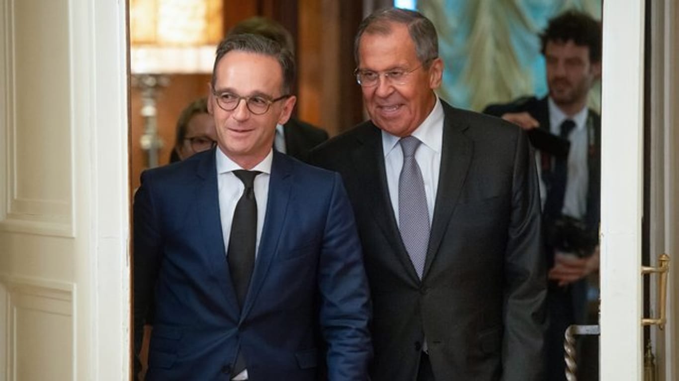Außenminister Maas liefert sich mit seinem russischen Amtskollegen Lawrow einen Schlagabtausch.