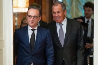 Außenminister Maas liefert sich mit seinem russischen Amtskollegen Lawrow einen Schlagabtausch.
