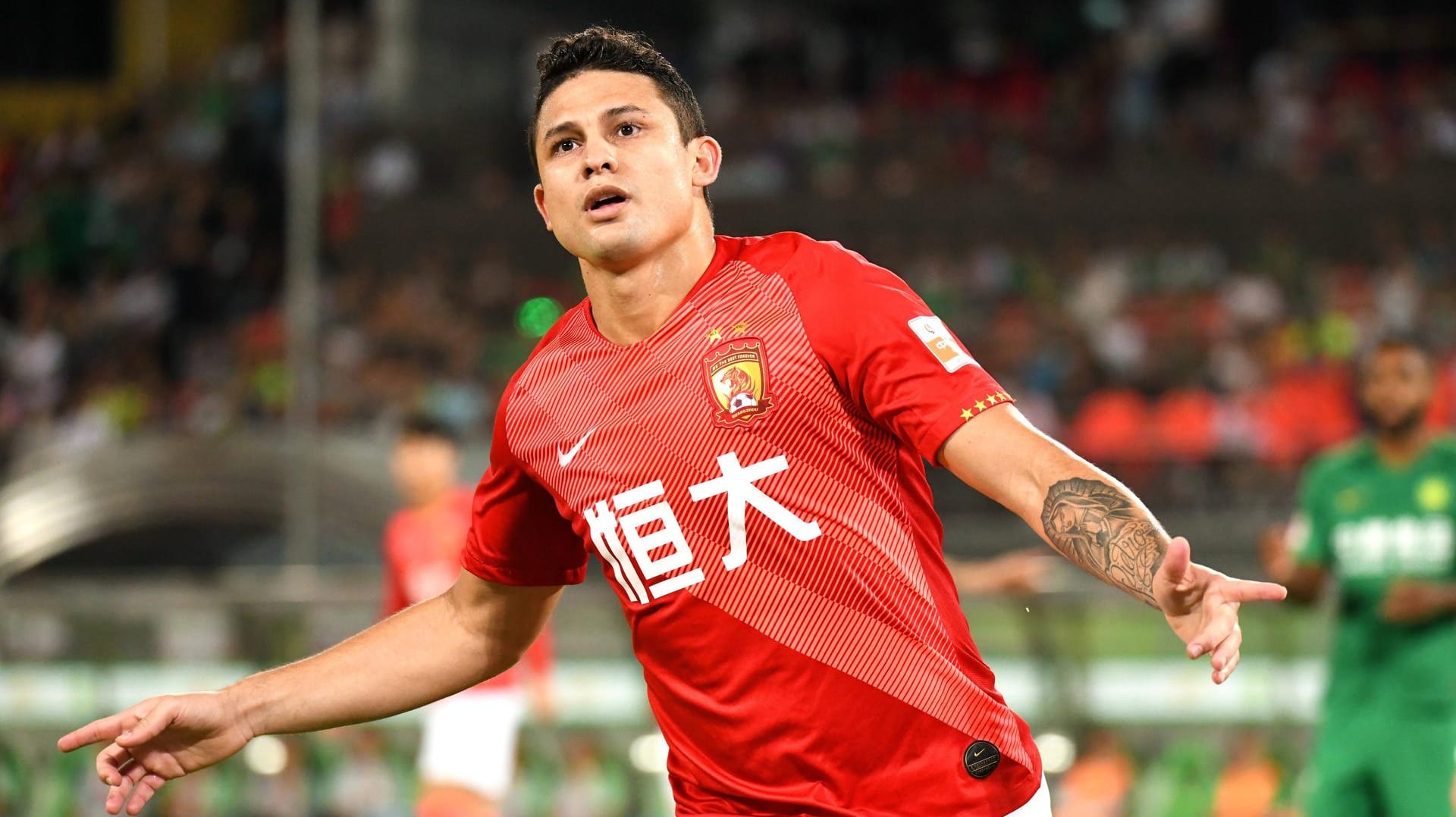 Elkeson jubelt nach einem Tor für Guangzhou: In Zukunft spielt er unter dem Namen Ai Kesen für Chinas Nationalteam.