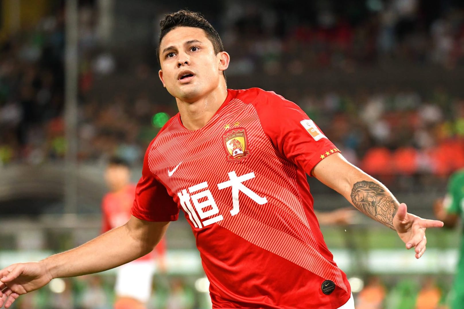 Elkeson jubelt nach einem Tor für Guangzhou: In Zukunft spielt er unter dem Namen Ai Kesen für Chinas Nationalteam.