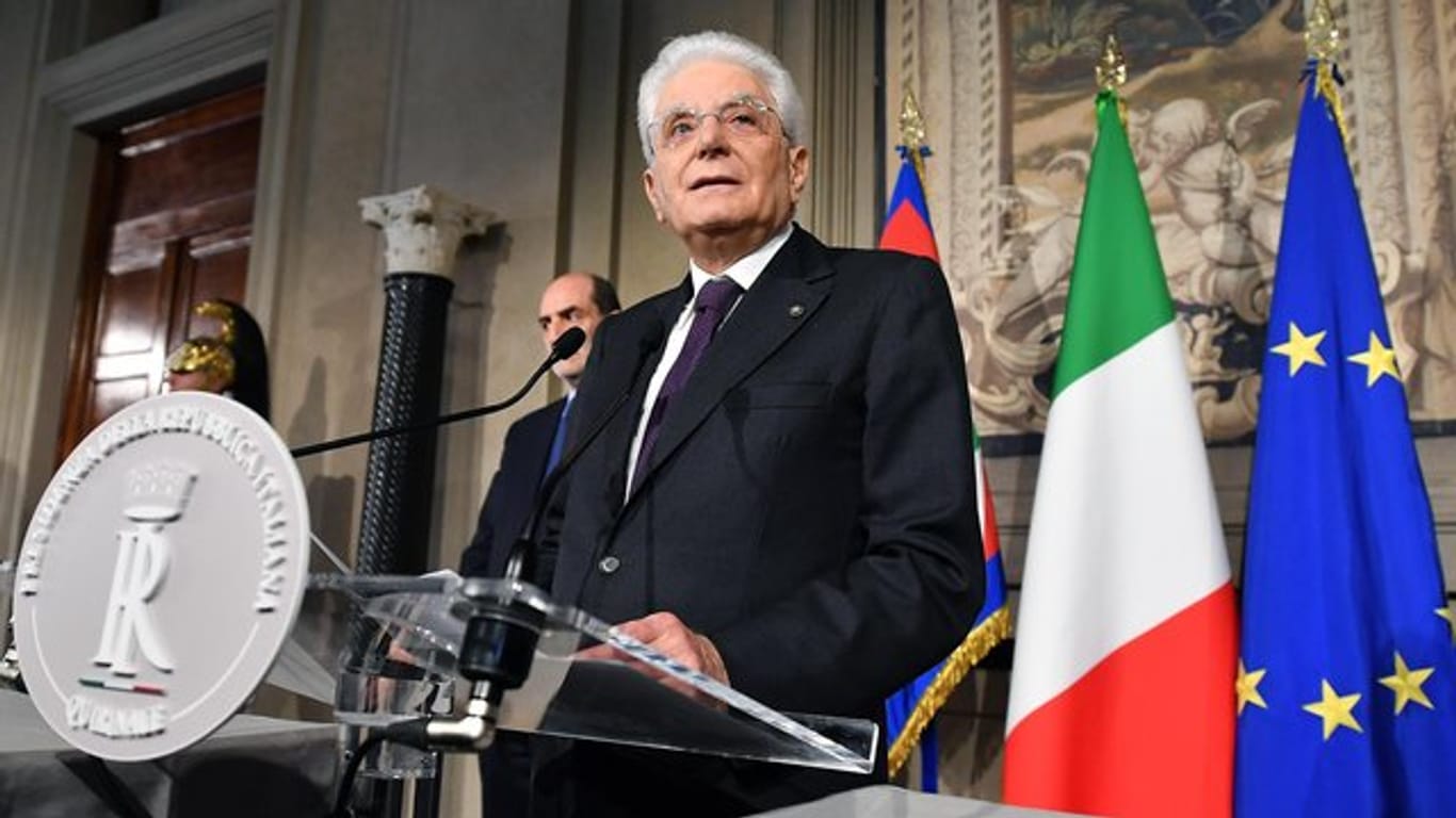 Präsident Sergio Mattarella, hier im vegangenen Jahr, sondiert die Möglichkeiten einer neuen Regierungsbildung.