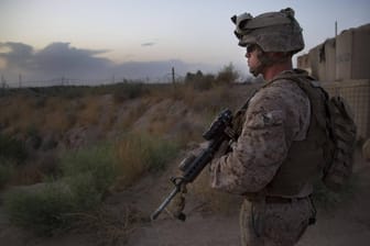 Ein US-Soldat in Afghanistan: Wo und unter welchen Umständen die Soldaten umkamen, teilte die Nato-Mission aus Rücksicht auf die Familienangehörigen nicht mit. (Symbolbild)
