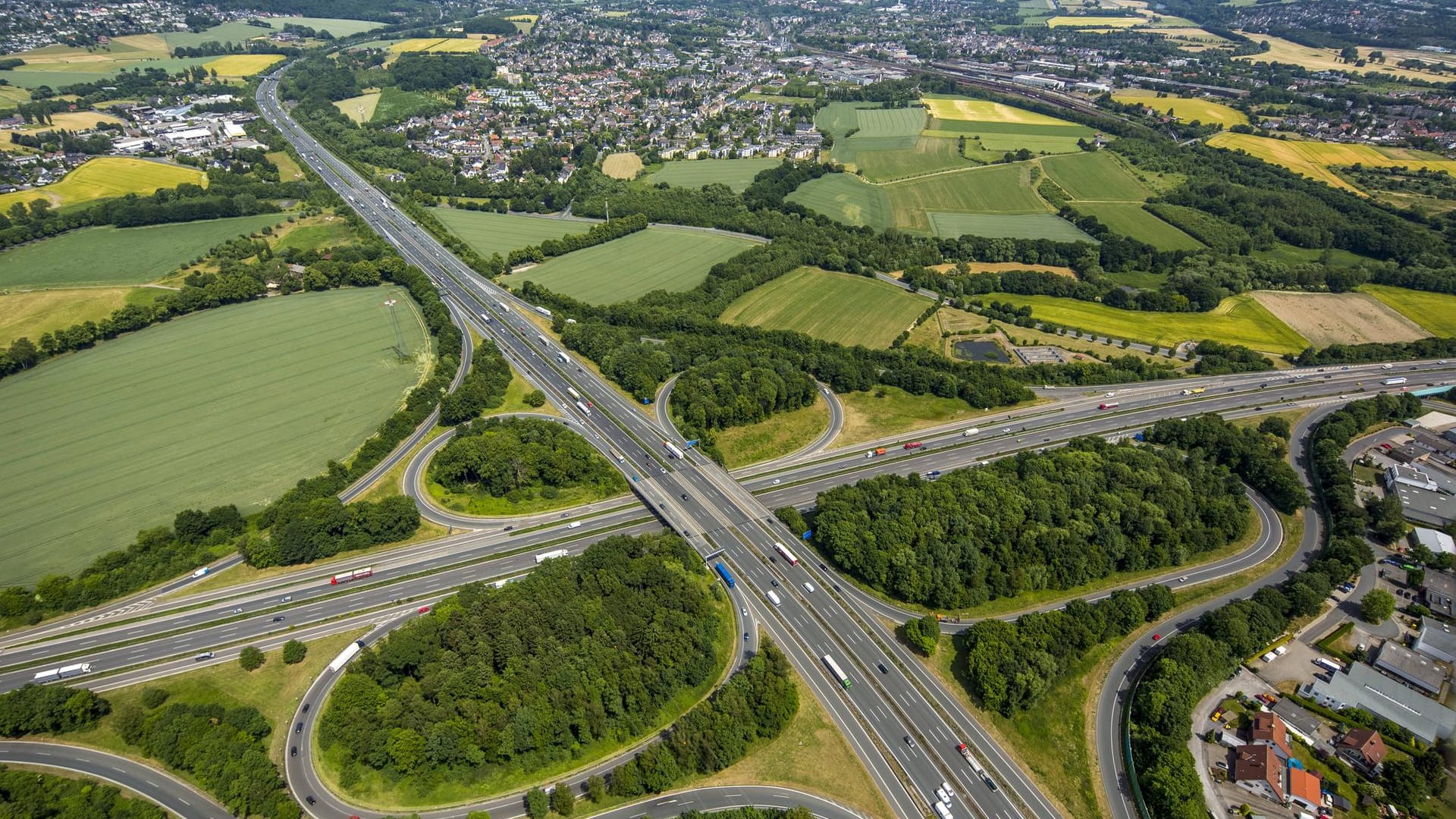 Autobahnkreuz Westhofen mit Blick auf Schwerte: Hier kommt es teilweise zu Sperrungen und Umleitungen.