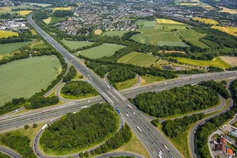 Autobahnkreuz Westhofen mit Blick auf Schwerte: Hier kommt es teilweise zu Sperrungen und Umleitungen.