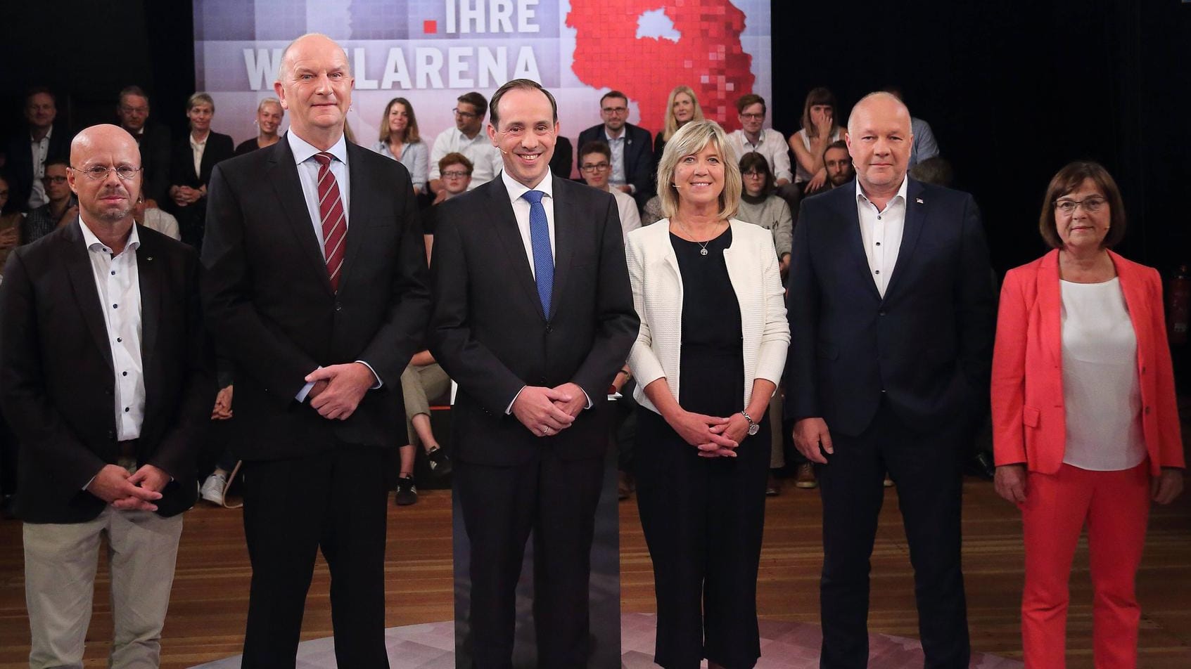 Die brandenburgischen Spitzenkandidaten bei einer Diskussionsrunde (v.l.): Andreas Kalbitz (AfD), Dietmar Woidke (SPD), Ingo Senftleben (CDU), Kathrin Dannenberg (Die Linke), Hans-Peter Goetz (FDP) und Ursula Nonnemacher (Grüne).