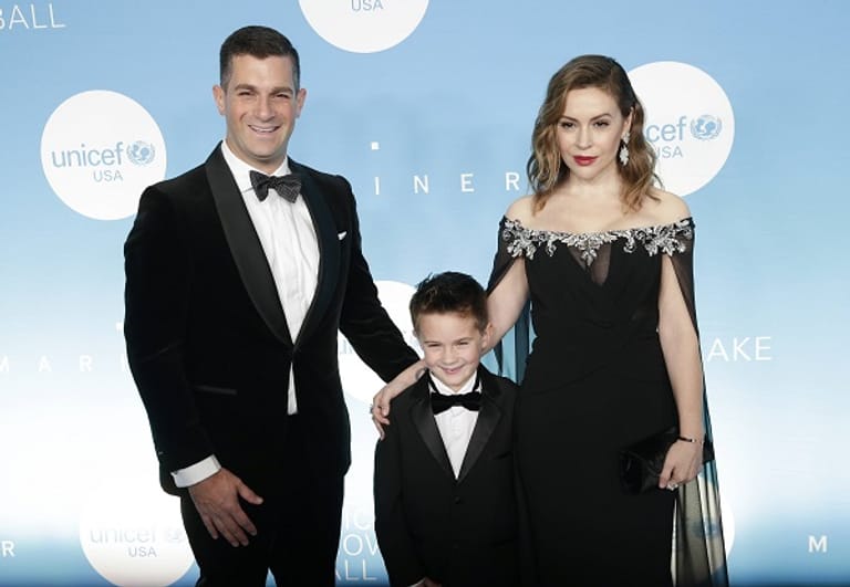 Alyssa Milano mit ihrem Ehemann David Bugliari und Sohn Milo, der 2011 geboren wurde. Außerdem hat das Paar die 2014 geborene Tochter Elizabella.