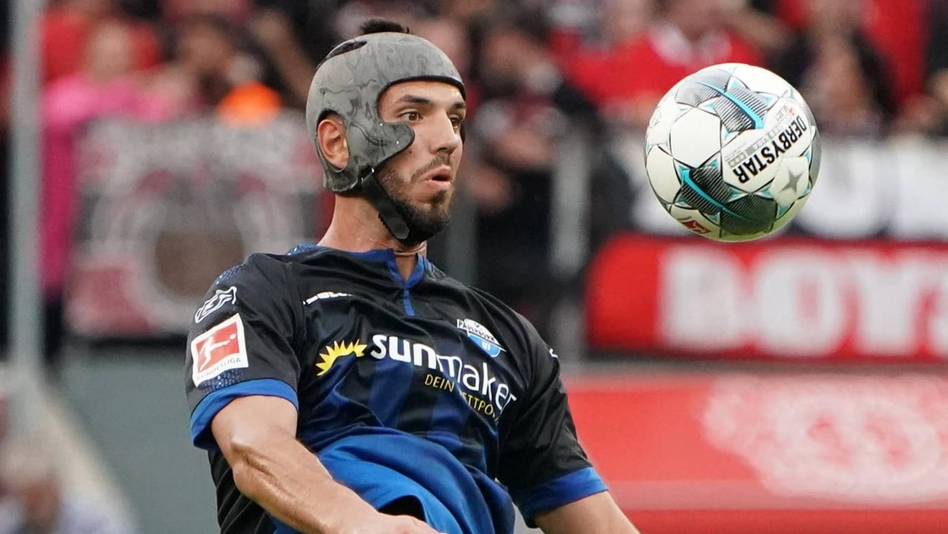 Klaus Gjasula: Der Profi des SC Paderborn spielt seit Jahren mit Helm.