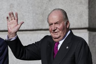 Spaniens Ex-König Juan Carlos muss ins Krankenhaus.