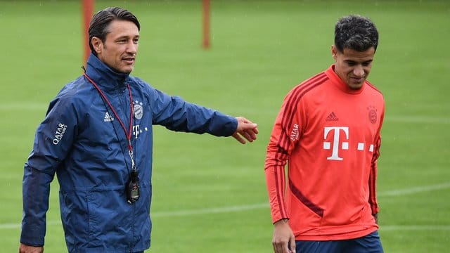 Bayern-Coach Niko Kovac lässt Neuzugang Philippe Coutinho (r) zuerst einmal auf der Bank. Bayern-Coach Niko Kovac lässt Neuzugang Philippe Coutinho (r) zuerst einmal auf der Bank.