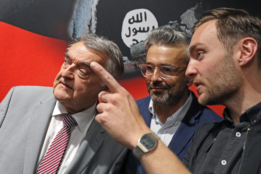 Herbert Reul (CDU), Innenminister von Nordrhein-Westfalen besucht die Gamescom: Mit zwei YouTube-Kanälen will das Bundesland gegen Extremismus vorgehen.