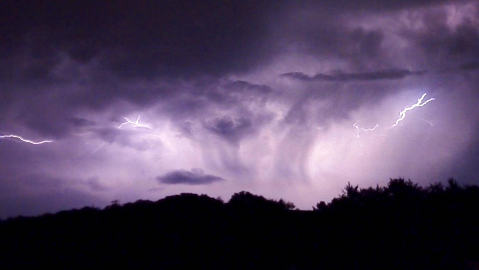 Gewitter mit Blitzen: In einem polnischen Gebirge starben mehrere Menschen. (Symbolbild)