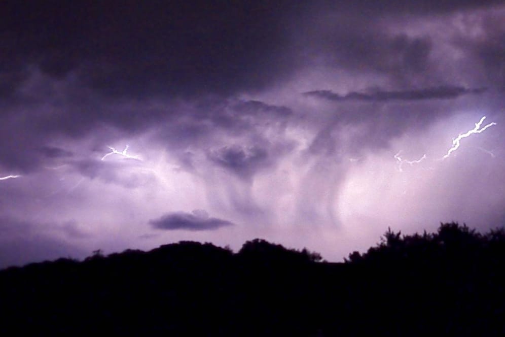 Gewitter mit Blitzen: In einem polnischen Gebirge starben mehrere Menschen. (Symbolbild)