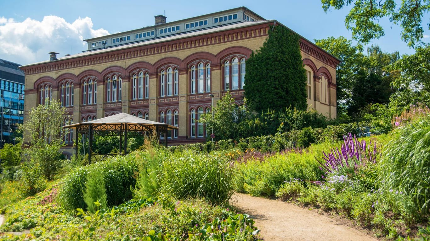 Das Gebäude des Zoologischen Instituts: Es befindet sich mitten im Kieler Schlossgarten.