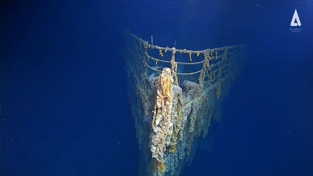 Bakterien, die sich durch die Schiffshülle fressen, Rost und Ozeanströmungen setzen dem Wrack der "Titanic" stark zu. Bakterien, die sich durch die Schiffshülle fressen, Rost und Ozeanströmungen setzen dem Wrack der "Titanic" stark zu.